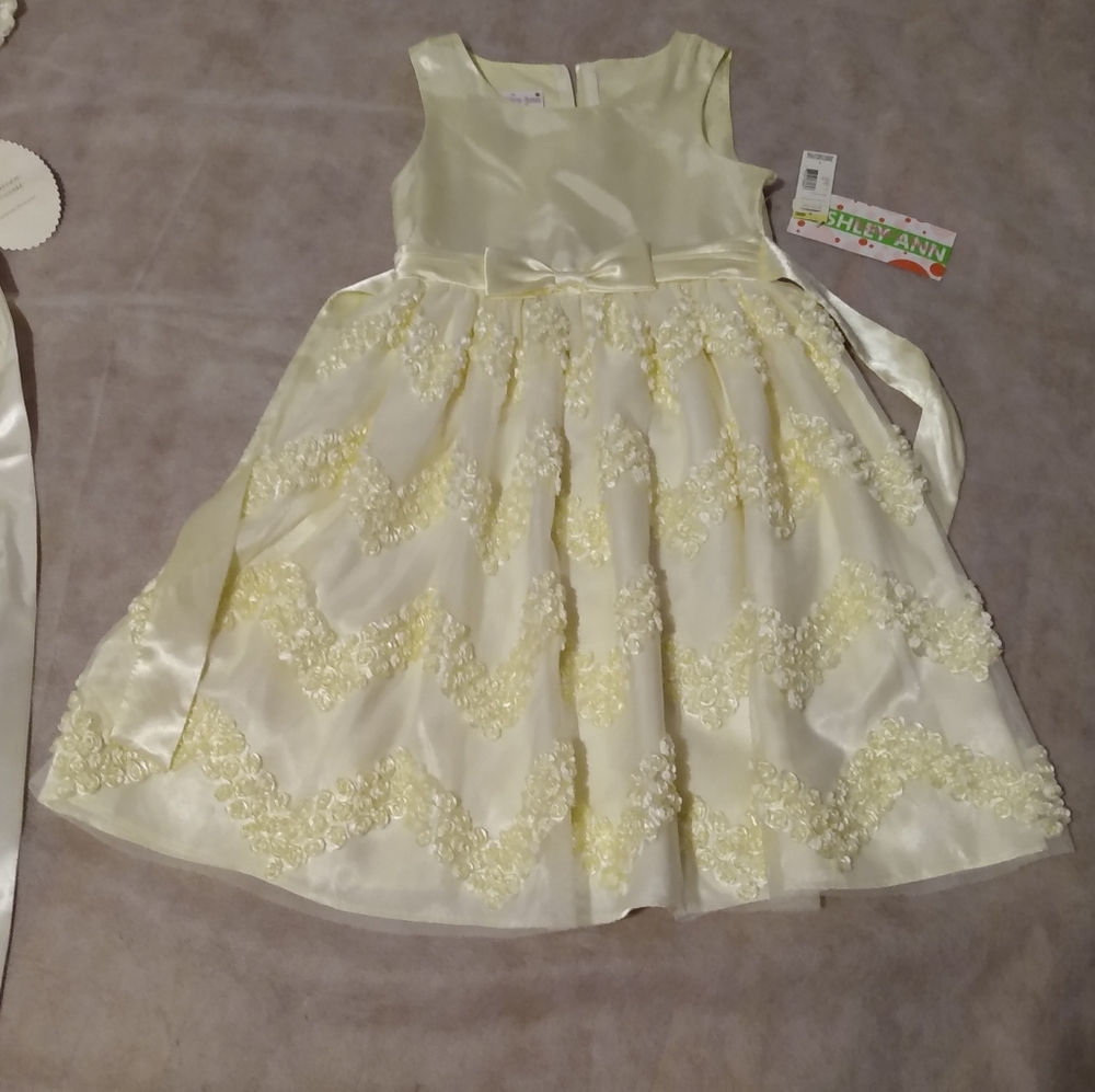 Yellow Chevron Girl's Size 8 Ashley Ann SPECIAL OCCASION dressy dress